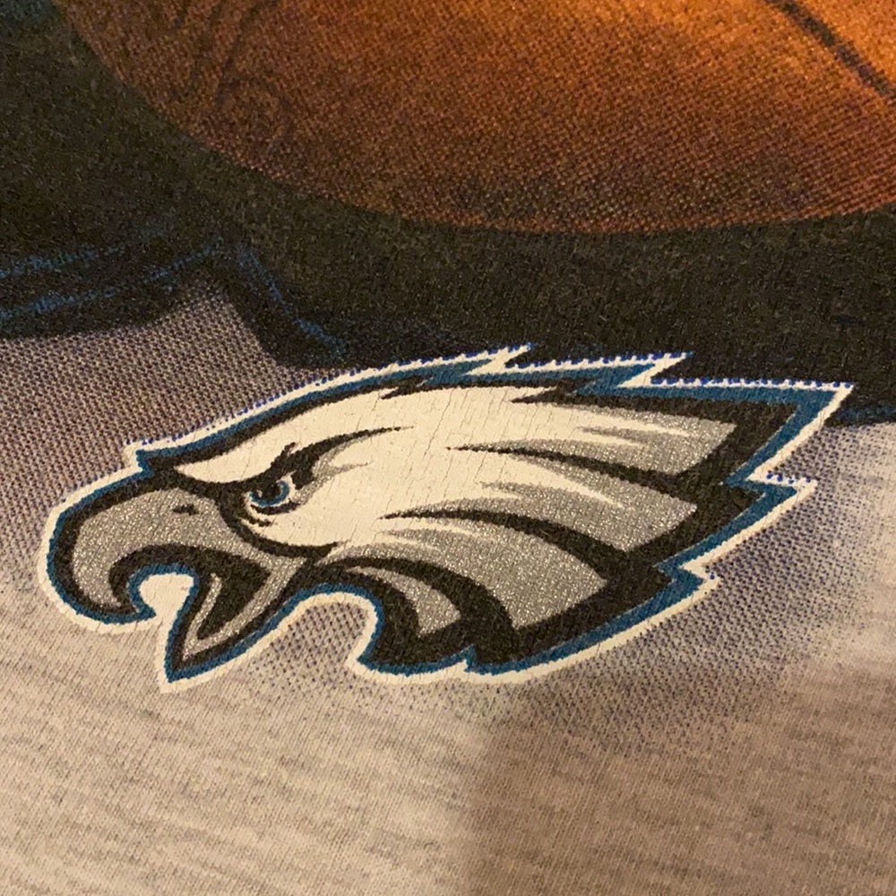 EAGLES t-shirt